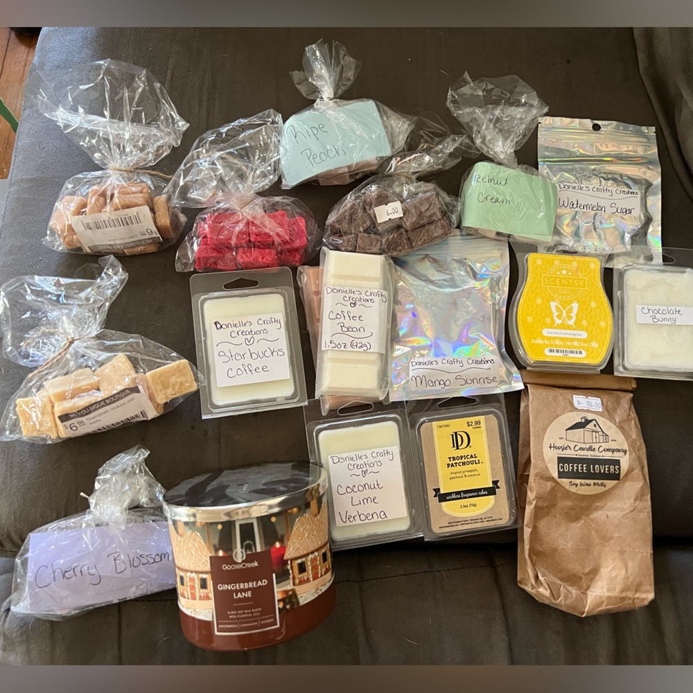 HUGE LOT of 18 Wax Melts